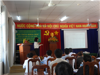 Giảng viên viện CNSH&MT báo cáo tại hội thảo Kết quả di thực sâm ngọc linh tại Khu BTTN Hòn Bà