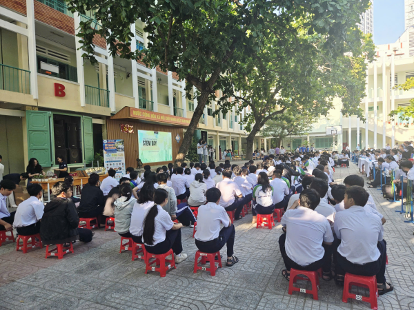 KHI NGỌN LỬA STEM "RỰC CHÁY" TẠI TRƯỜNG THPT Nguyễn Văn Trỗi – NHA TRANG! 🧬⚡