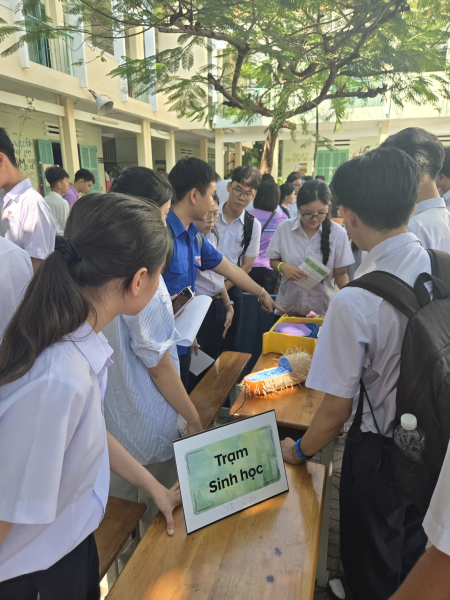 KHI NGỌN LỬA STEM "RỰC CHÁY" TẠI TRƯỜNG THPT Nguyễn Văn Trỗi – NHA TRANG! 🧬⚡