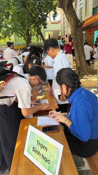 KHI NGỌN LỬA STEM "RỰC CHÁY" TẠI TRƯỜNG THPT Nguyễn Văn Trỗi – NHA TRANG! 🧬⚡