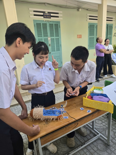 KHI NGỌN LỬA STEM "RỰC CHÁY" TẠI TRƯỜNG THPT Nguyễn Văn Trỗi – NHA TRANG! 🧬⚡