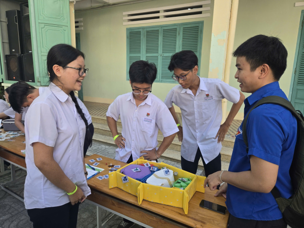 KHI NGỌN LỬA STEM "RỰC CHÁY" TẠI TRƯỜNG THPT Nguyễn Văn Trỗi – NHA TRANG! 🧬⚡