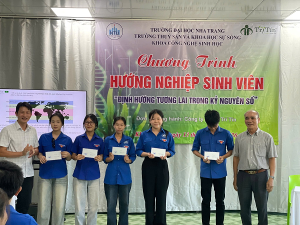 HÀNH TRÌNH TRẢI NGHIỆM KẾT HỢP HƯỚNG NGHIỆP: MỘT NGÀY BƯỚC RA KHỎI GIẢNG ĐƯỜNG ĐẦY CẢM HỨNG CỦA SINH VIÊN K67CNSH.MP & K67CNSH.