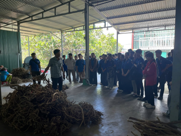 HÀNH TRÌNH TRẢI NGHIỆM KẾT HỢP HƯỚNG NGHIỆP: MỘT NGÀY BƯỚC RA KHỎI GIẢNG ĐƯỜNG ĐẦY CẢM HỨNG CỦA SINH VIÊN K67CNSH.MP & K67CNSH.
