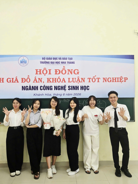 LỄ BẢO VỆ ĐỒ ÁN TỐT NGHIỆP SINH VIÊN K64 NGÀNH CÔNG NGHỆ SINH HỌC