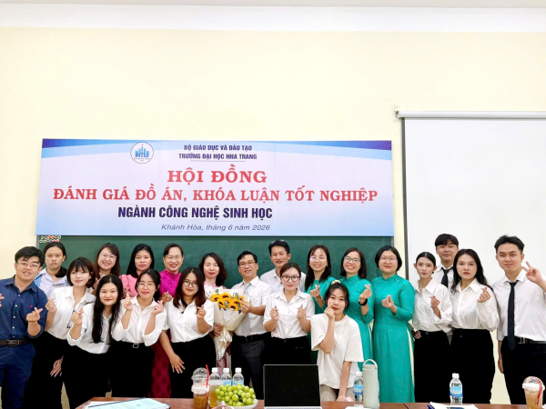 LỄ BẢO VỆ ĐỒ ÁN TỐT NGHIỆP SINH VIÊN K64 NGÀNH CÔNG NGHỆ SINH HỌC