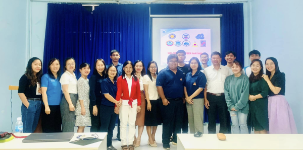 Nhóm nghiên cứu Đa dạng sinh học và Bảo tồn tổ chức cuộc họp kết thúc dự án Peer 6-435