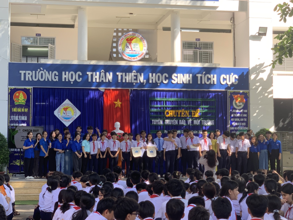 Chuỗi hoạt động tuyên truyền nâng cao kiến thức của học sinh về bảo vệ môi trường  và hành động giảm rác thải nhựa
