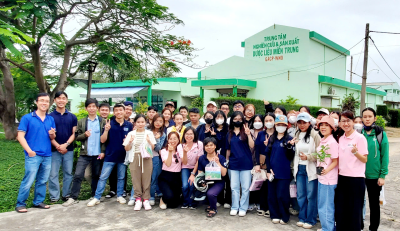 Sinh viên ngành CNSH trải nghiệm thực tế