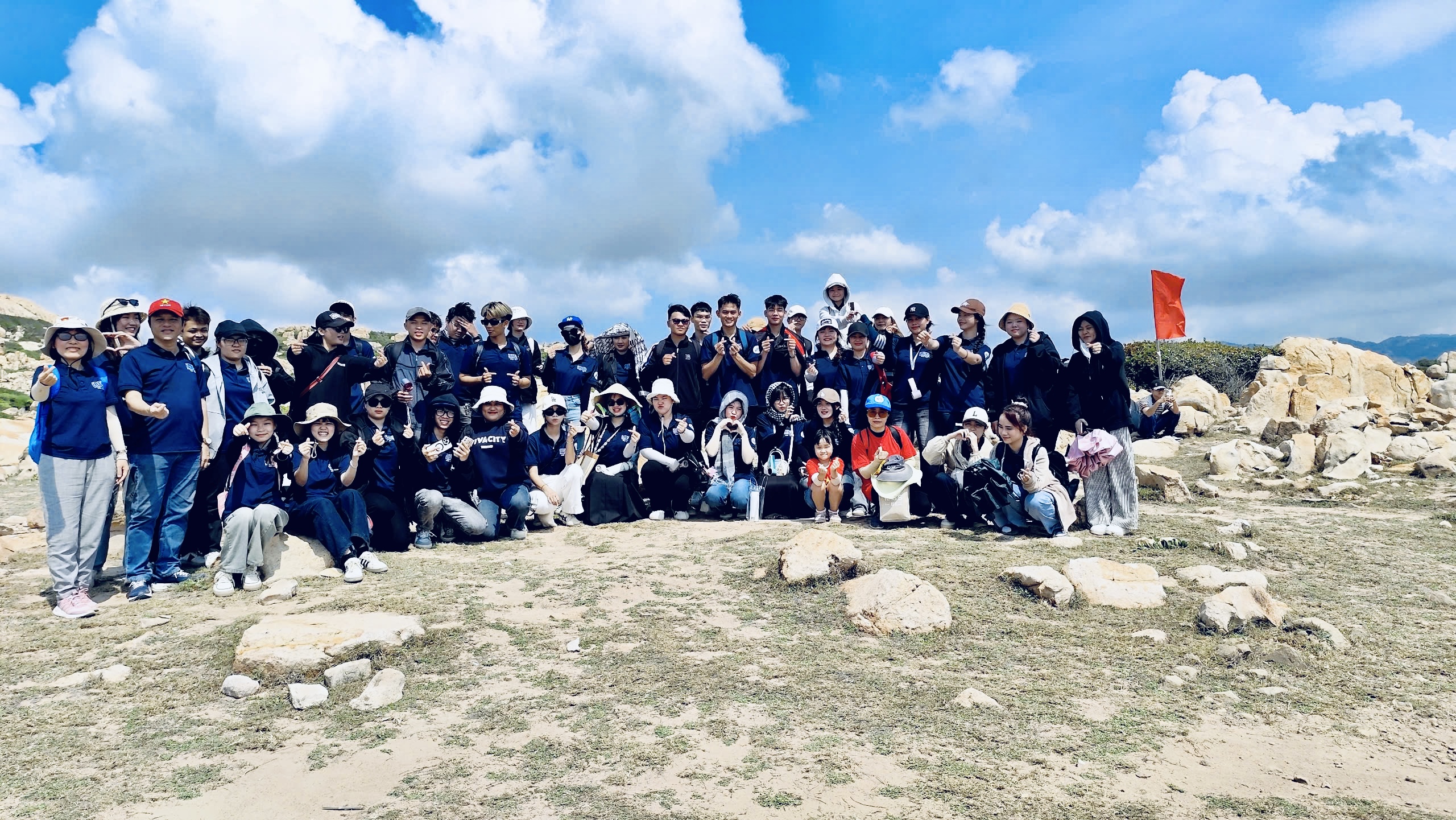 Sinh viên lớp 65 và 66.CNMT tham quan kiến tập tại VQG Núi Chúa