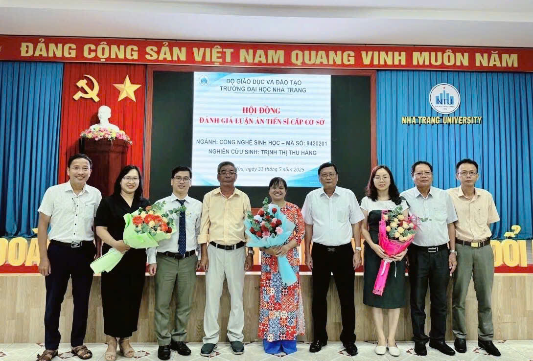 Hội đồng đánh giá luận án tiến sĩ cấp cơ sở – Nghiên cứu sinh Trịnh Thị Thu Hằng