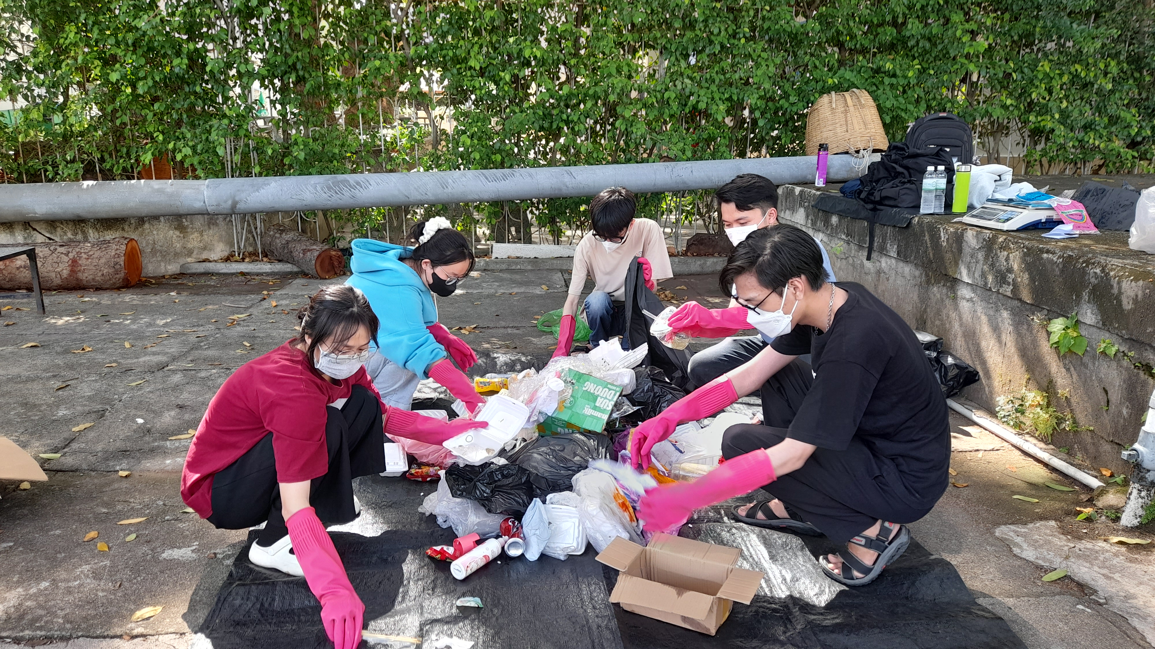 Thực hành phân loại hướng đến giảm thiểu rác thải tại trường học